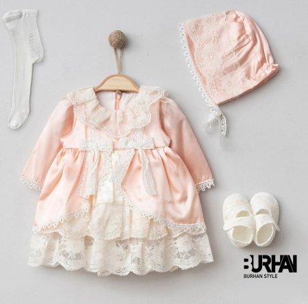 فستان مع إكسسوارته