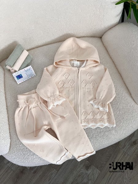 برتقالي فاتح